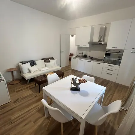 Pop House Апартаменти *